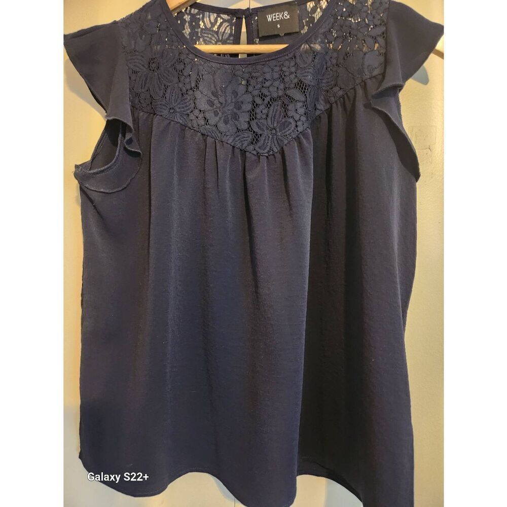 T37 WEEK& sleeveless black lacy  blouse